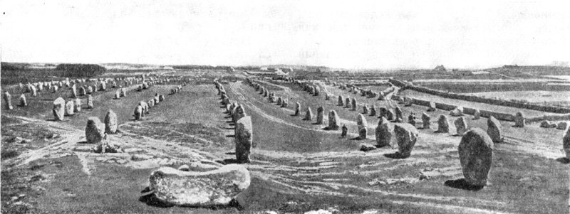 Вереницы камней (алиньеманы) близ Карнака (Бретань)