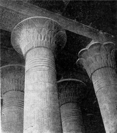Эснэ. Храм Хнума. Капители колонн входного зала