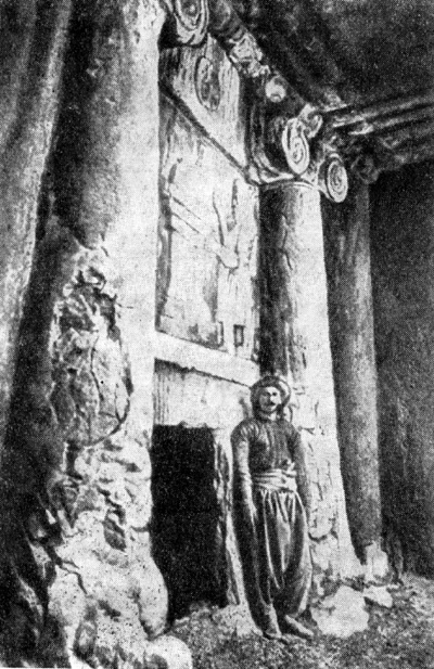 Сурдаш. Гробница Кызкапан, конец VII — начало VI вв. до н. э. Вход