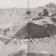 Микены. Некрополи в пределах оборонительных стен, так называемый могильный круг А. Фото: Анджей Дзевановский