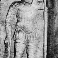 Александрия Египетская. Ком эшь-Шукафа. Фигура Анубиса в одеянии римского легионера. Рельеф, высеченный на стене центральной гробницы. Конец I в.н.э.