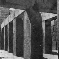 Внутренний вид заупокойного храма фараона Хафра в Гизэ. IV династия. Первая половина 3 тыс. до н. э.