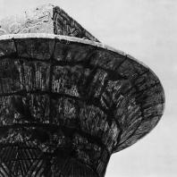 Карнак. Египет. Капитель колонны Тахарки из первого двора храма Амона. Фотограф: Анджей Дзевановский