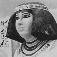 Принцесса Нофрет. Полихромный известняк. Статуя найдена в Медуме. IV династия. Египетский музей в Каире. Фото: Анджей Дзевановский