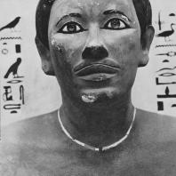 Фараон Рахотеп. Полихромный известняк. Статуя найдена в Медуме. IV династия. Египетский музей в Каире. Фото: Анджей Дзевановский