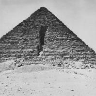 Пирамида Микерина в Гизе. Вид с севера Фото: Анджей Дзевановский