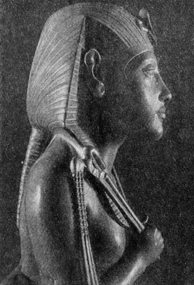 Часть статуи Эхнатона (Лувр)