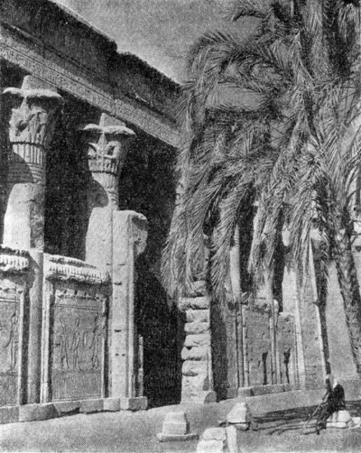 Эснэ. Храм Хнума. Фрагмент фасада храма