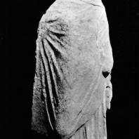 Так называемая Танагрийка. Терракота. Начало III в. до н.э. Греко-римский музей в Александрии