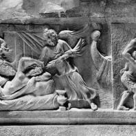 Саркофаг с изображением спящей Ариадны и процессии Диониса на острове Наксос. Мрамор. II в.н.э. Греко-римский музей в Александрии