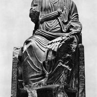 Порфировая статуя императора, сидящего на троне (Диоклетиана?). Конец III в.н.э. Греко-римский музей в Александрии