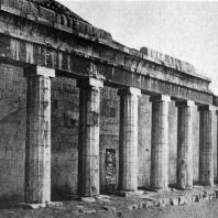 Колоннада храма царицы Хатшепсут в Деир-эль-Бахри