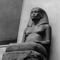 Карнак. Египет. Статуя Аменхотепа, сына Хапу, создателя канона египетского храма. Фотограф: Анджей Дзевановский