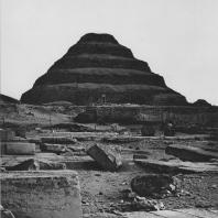 Пирамида Джосера. III династия. Вид с юга. Фото: Анджей Дзевановский