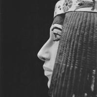 Принцесса Нофрет, жена Рахотепа. Полихромный известняк. Статуя найдена в Медуме. IV династия. Египетский музей в Каире. Фото: Анджей Дзевановский