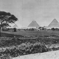 Вид на пирамиды в Гизе с востока. Фото: Анджей Дзевановский