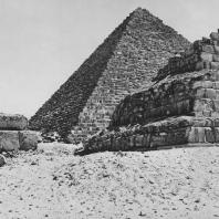Пирамида Микерина в Гизе. Вид с запада. Фото: Анджей Дзевановский